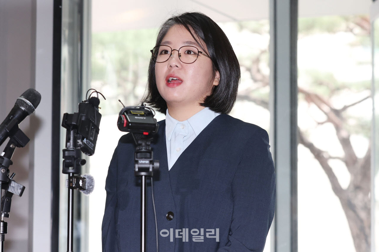용혜인 성평등가족부 장관 후보자가 2일 서울 서대문구에 마련된 인사청문회 준비 사무실로 출근하고 있다. (사진=이영훈 기자)