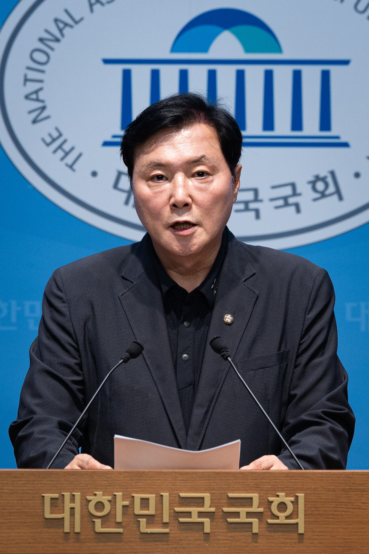 조계원 더불어민주당 대변인이 23일 서울 여의도 국회 소통관에서 북극항로 첫 시범운항 관련 브리핑을 하고 있다. (사진=뉴스1)