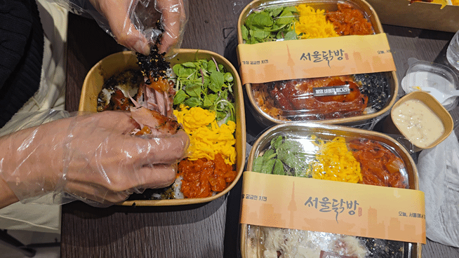 서울닭방의‘K-통다리 치밥’(사진=김지우 기자)