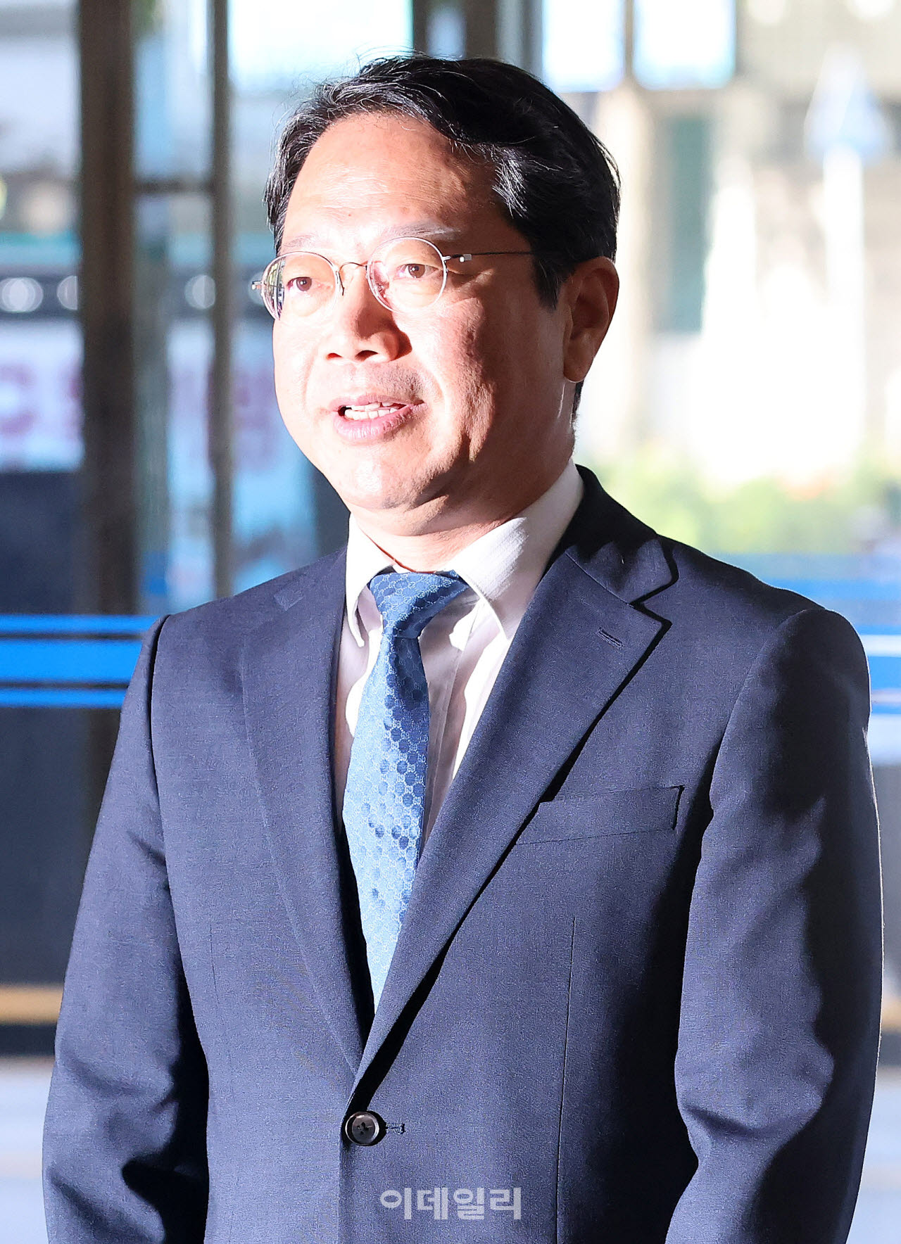 김승원 법무부 장관 후보자가 3일 서울 종로구 적선현대빌딩에 마련된 인사청문회 준비사무실로 출근하고 있다. (사진=이데일리 방인권 기자)