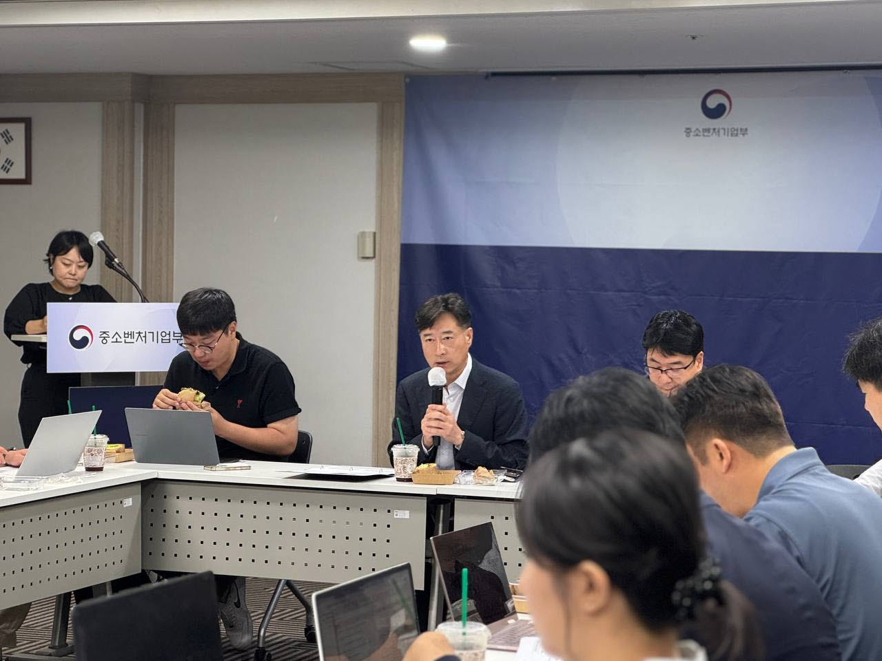 박용순 중소벤처기업부 중소기업정책실장이 '신안보 혁신기업 육성 방안'을 설명하고 있다. (사진=중기부)