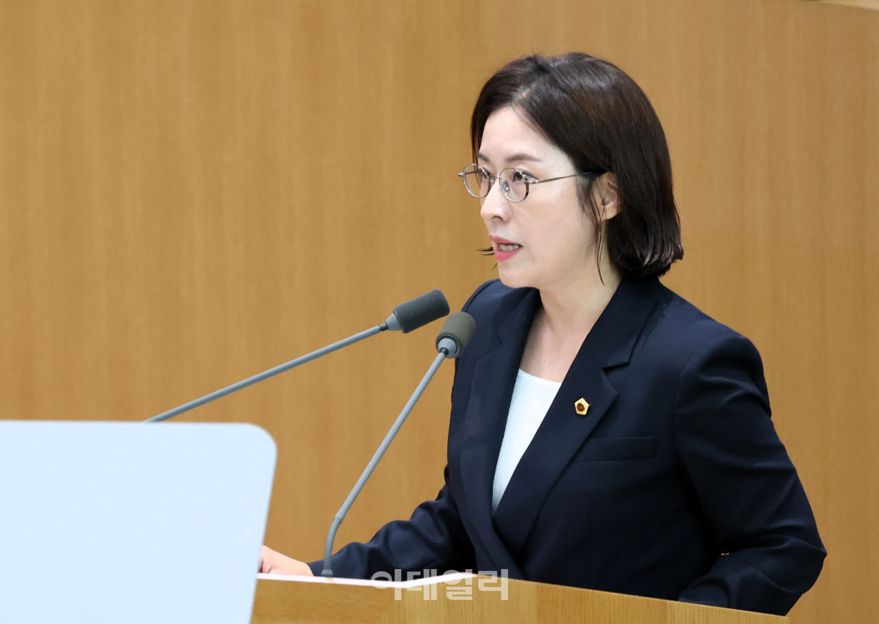 3일 열린 제393회 임시회 제3차 본회의에서 발언하는 임유진 의원.(사진=경기도의회)