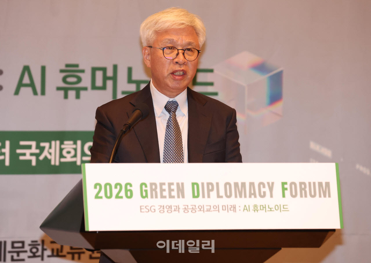 2026 그린외교포럼이 3일 서울 중구 한국프레스센터에서 ‘ESG 경영과 공공외교의 미래:AI 휴머노이드’ 를 주제로 열렸다. 김주환 힘스 대표가 발표를 하고 있다. (사진=노진환 기자)