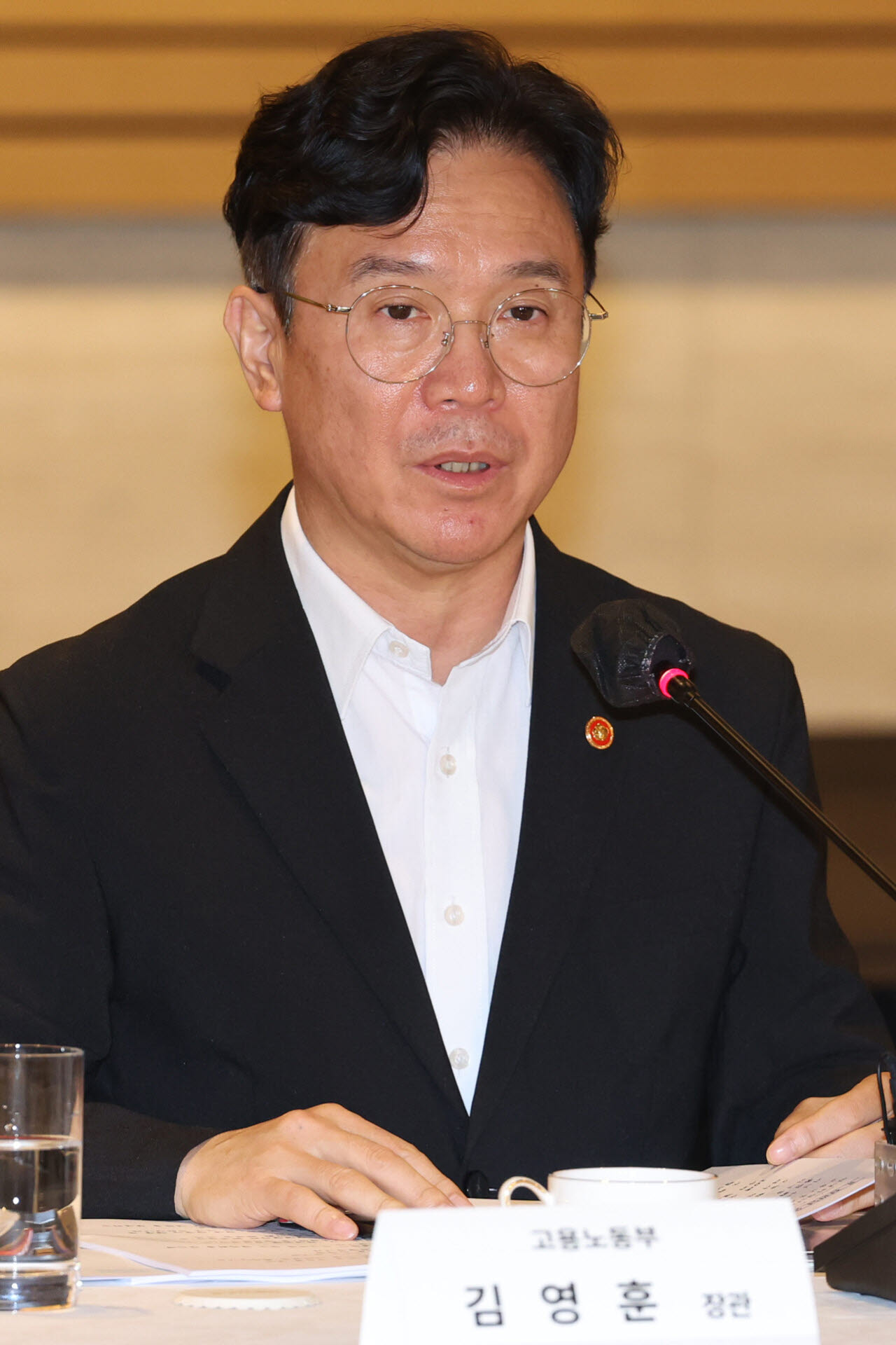 김영훈 고용노동부 장관이 3일 서울 영등포구 FKI타워 컨퍼런스센터에서 열린 청년 일자리 기회 확대 및 고용노동현안 논의를 위한 고용노동부 장관-주요 그룹 CHO 간담회에서 인사말을 하고 있다. (사진=연합뉴스)