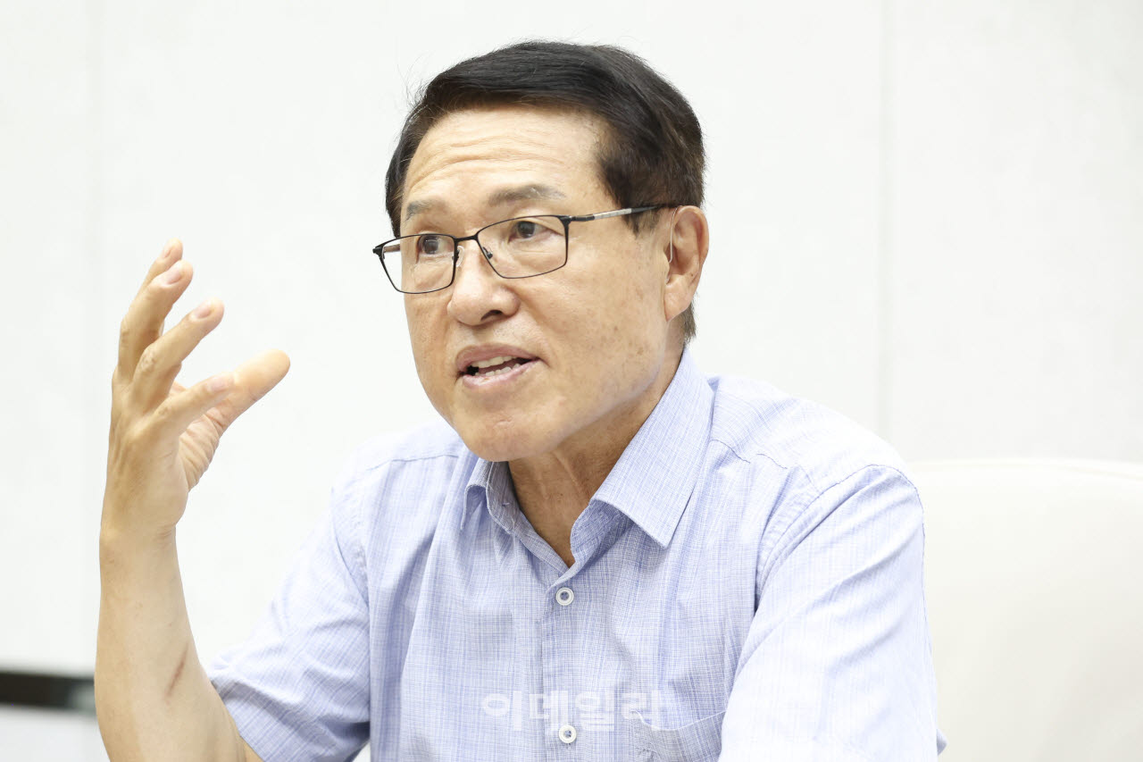 정운천 재단법인 활농 이사장(전 농림수산식품부 장관)이 3일 이데일리와의 인터뷰에서 활농 활동을 설명하고 있다. (사진=이데일리 이영훈 기자)
