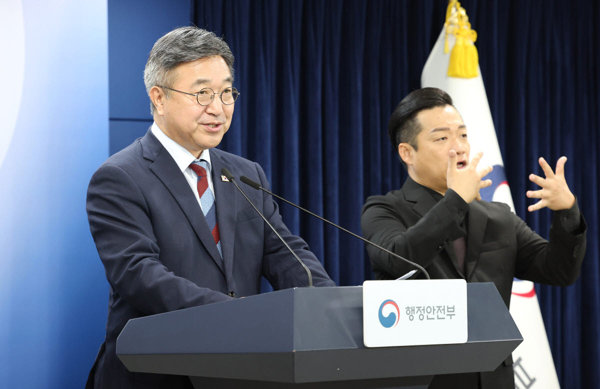 윤호중 행정안전부 장관이 8월 19일 정부서울청사에서 중대범죄수사청 후보추천위원회 구성 및 제청 대상자 천거 공고와 관련해 설명하고 있다.(사진=연합뉴스)