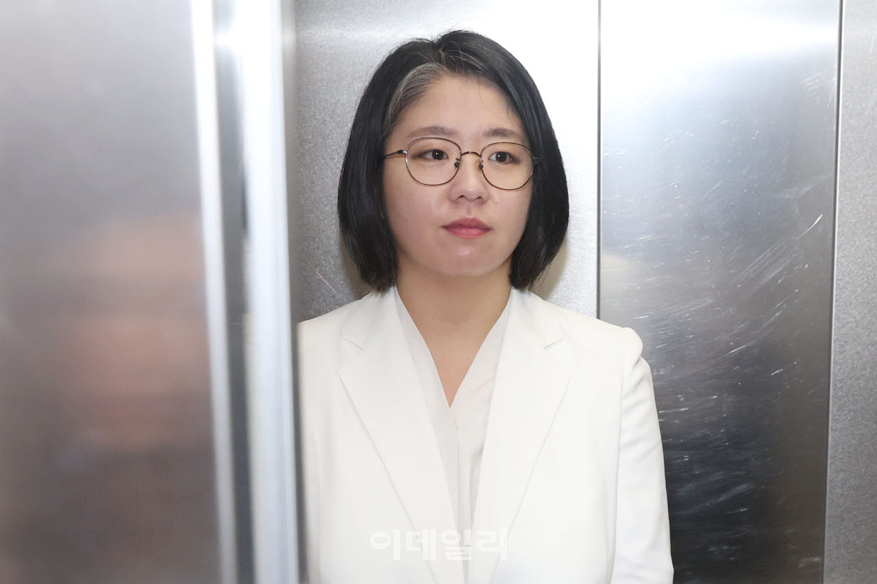 용혜인 성평등가족부 장관 후보자가 4일 서울 서대문구에 마련된 인사청문회 준비 사무실로 출근하고 있다. (이데일리 이영훈 기자)