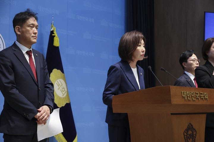 나경원 의원, 'ETF 국민사기 3인방' 사기죄 고발 기자회견. (사진=연합뉴스)