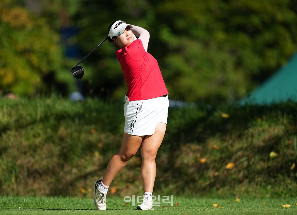 [이데일리 골프IN(유성)=조원범 기자]대전 유성CC에서 열린 '강민구배 제50회 한국여자아마추어골프선수권대회'최종라운드가 열린가운데 국가대표 김규빈이 1번홀에서 경기를 치르고 있다.