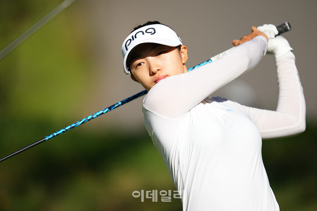 [이데일리 골프IN(유성)=조원범 기자]대전 유성CC에서 열린 '강민구배 제50회 한국여자아마추어골프선수권대회'최종라운드가 열린가운데 아마추어 문아린이 1번홀에서 경기를 치르고 있다.