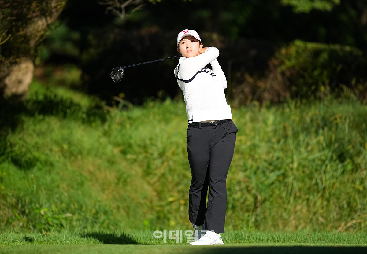 [이데일리 골프IN(유성)=조원범 기자]대전 유성CC에서 열린 '강민구배 제50회 한국여자아마추어골프선수권대회'최종라운드가 열린가운데 아마추어 성해인이 1번홀에서 경기를 치르고 있다.