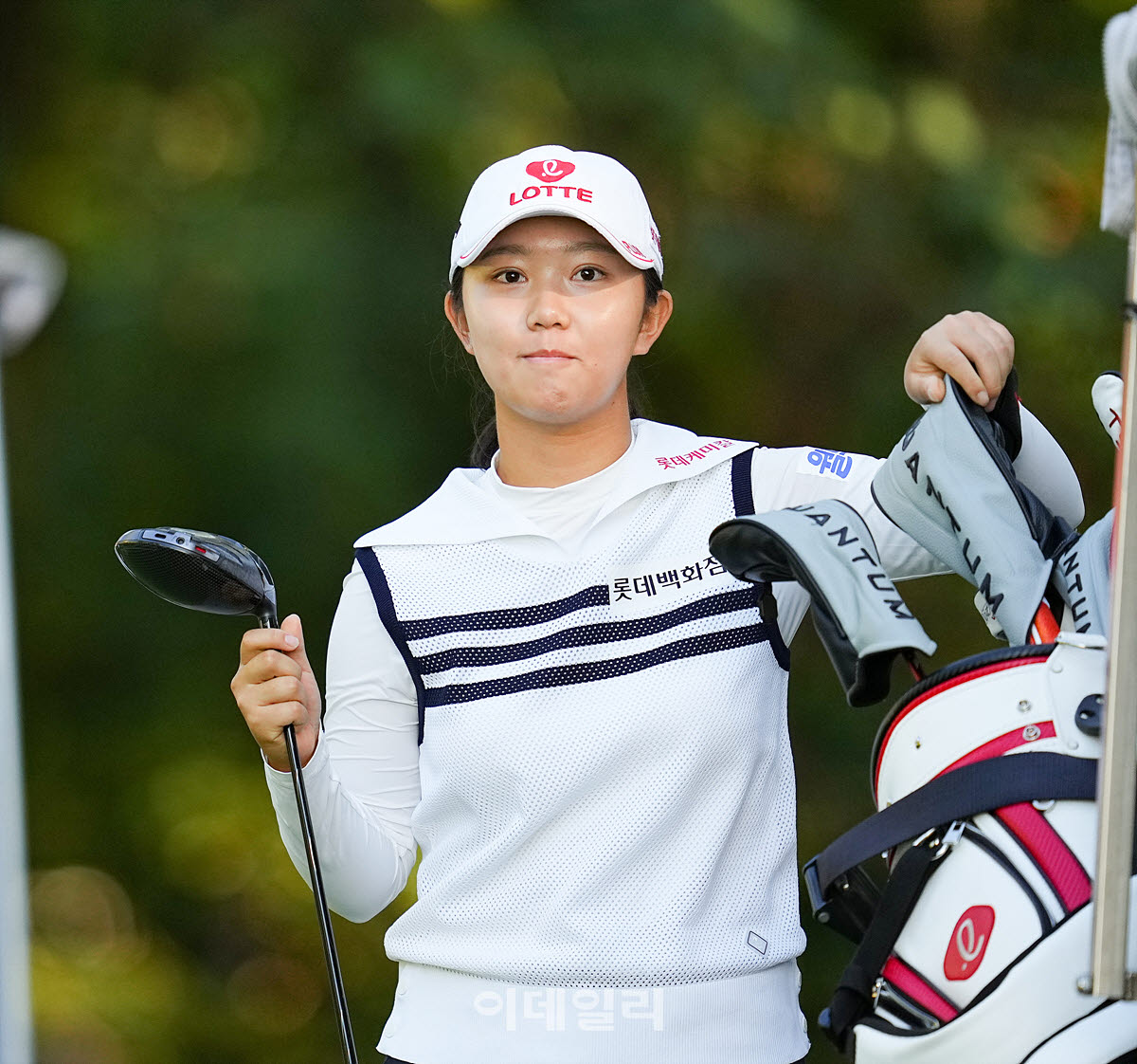 [이데일리 골프IN(유성)=조원범 기자]대전 유성CC에서 열린 '강민구배 제50회 한국여자아마추어골프선수권대회'최종라운드가 열린가운데 아마추어 성해인이 1번홀에서 경기를 치르고 있다.