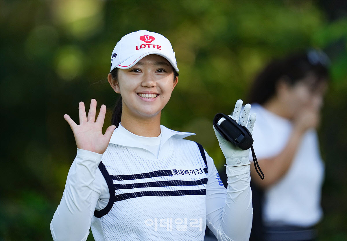 [이데일리 골프IN(유성)=조원범 기자]대전 유성CC에서 열린 '강민구배 제50회 한국여자아마추어골프선수권대회'최종라운드가 열린가운데 아마추어 성해인이 1번홀에서 경기를 치르고 있다.