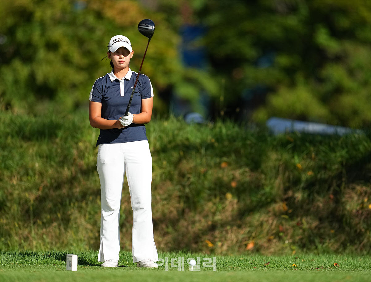 [이데일리 골프IN(유성)=조원범 기자]대전 유성CC에서 열린 '강민구배 제50회 한국여자아마추어골프선수권대회'최종라운드가 열린가운데 아마추어 유채은이 1번홀에서 경기를 치르고 있다.