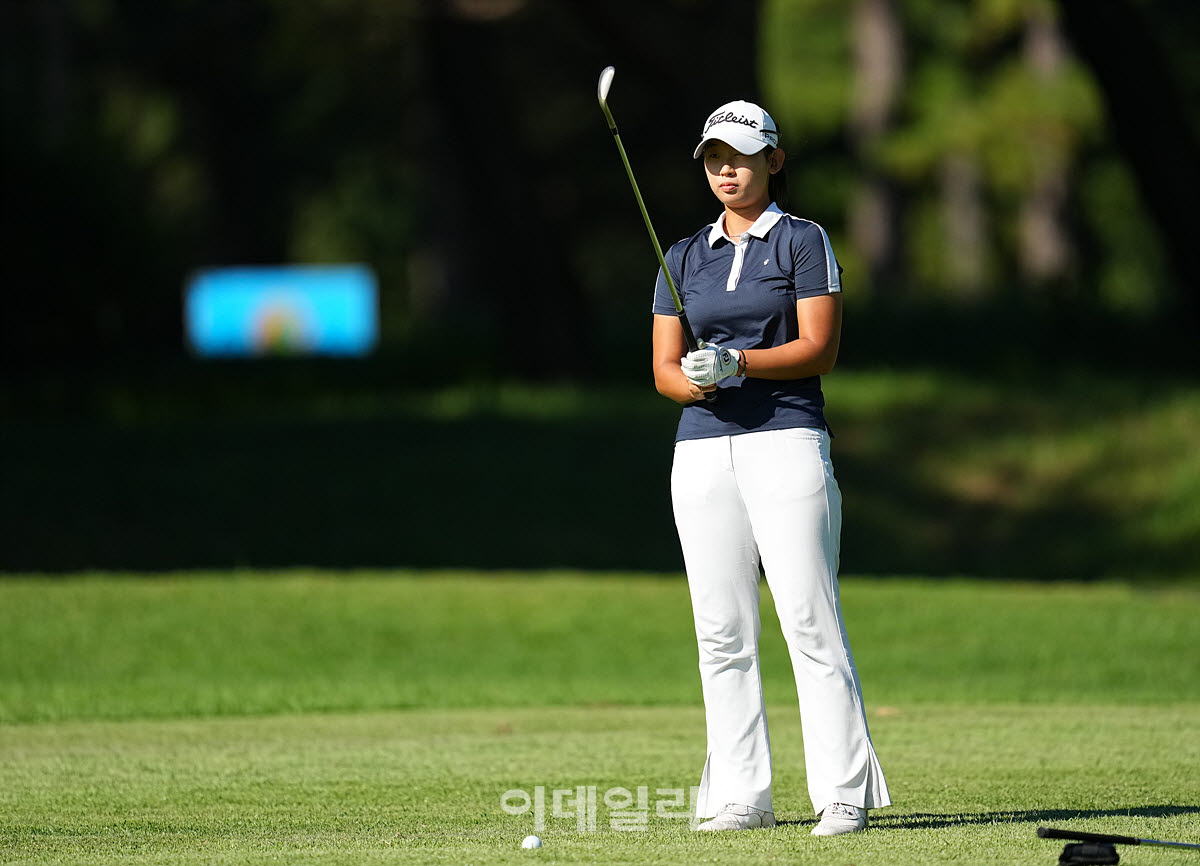 [이데일리 골프IN(유성)=조원범 기자]대전 유성CC에서 열린 '강민구배 제50회 한국여자아마추어골프선수권대회'최종라운드가 열린가운데 아마추어 유채은이 1번홀에서 경기를 치르고 있다.