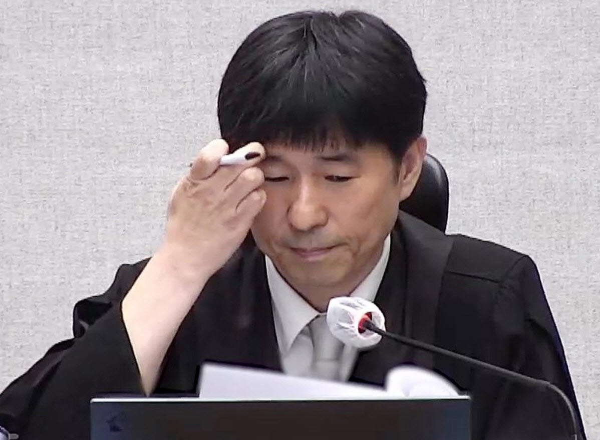 공판 중계 영상 캡처.