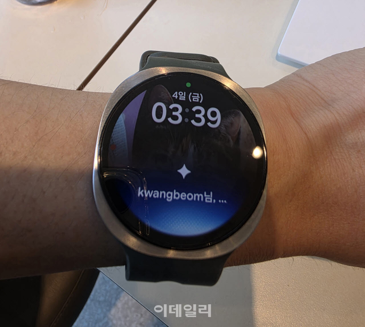 '갤럭시 워치 9'에서 구글 AI '제미나이'를 부른 모습. (사진=한광범 기자)