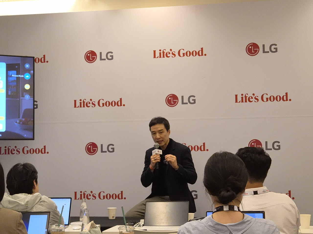 노범준 LG전자 HS AI홈솔루션사업개발담당 상무가 4일(현지시간) 독일 베를린에서 열린 ‘IFA 2026’ 테크브리핑에서 AI홈 에이전트 ‘씽큐 클로’를 소개하고 있다. (사진=송재민 기자)