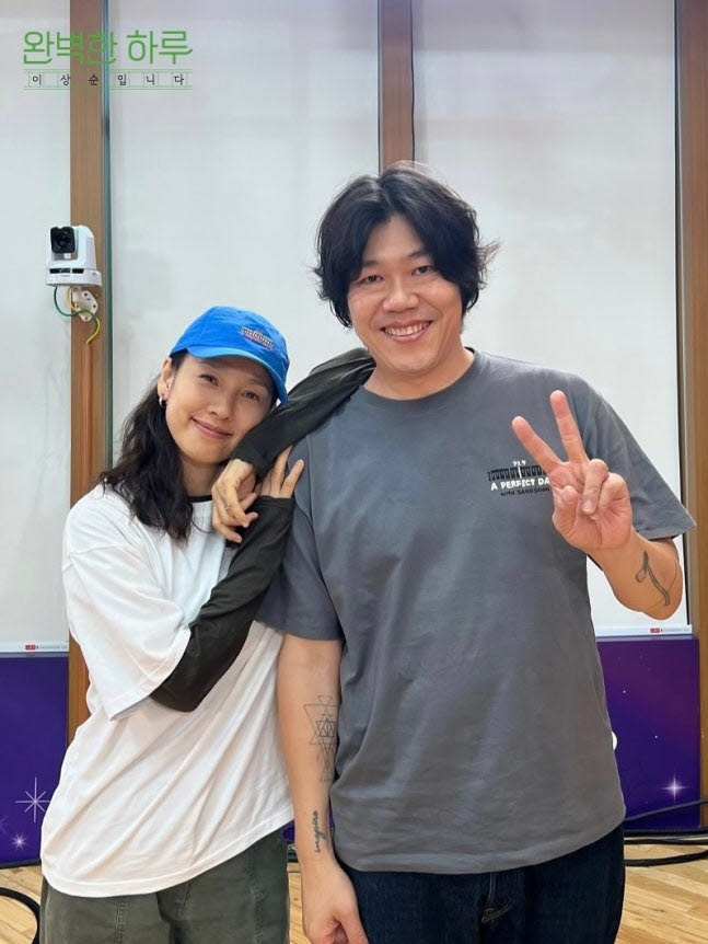 이상순(오른쪽)과 아내 이효리(사진='완벽한 하루 이상순입니다' SNS)