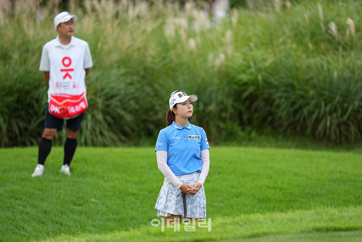 [포토]최예림,생애 첫 우승 퍼트를 남기고