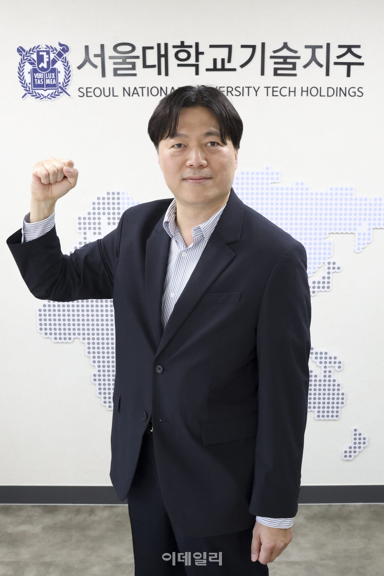 [이데일리 이영훈 기자] 차인환 서울대기술지주 대표가 사진촬영을 하고 있다.