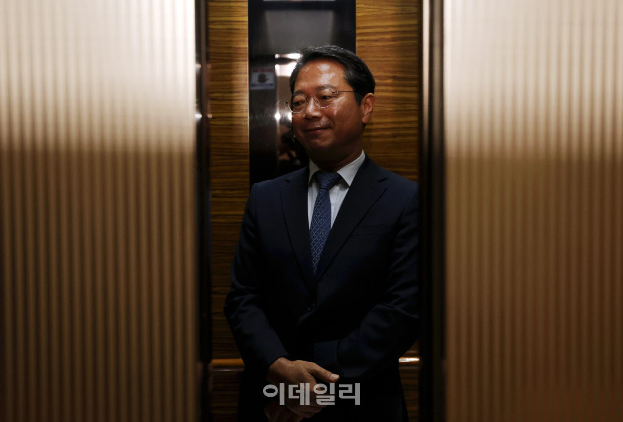 김승원 법무부 장관 후보자가 7일 오전 서울 종로구 적선현대빌딩에 마련된 인사청문회 준비사무실로 출근하고 있다.(사진=이영훈 기자)