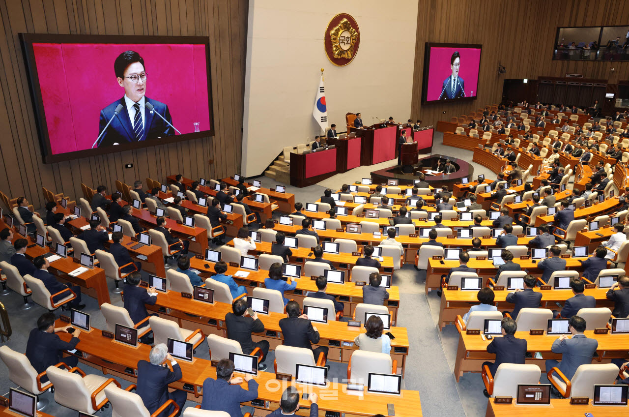 [이데일리 노진환 기자] 김민석 더불어민주당 대표가 7일 서울 여의도 국회에서 열린 제439회국회(정기회) 제3차 본회의에서 교섭단체 대표연설을 하고 있다.
