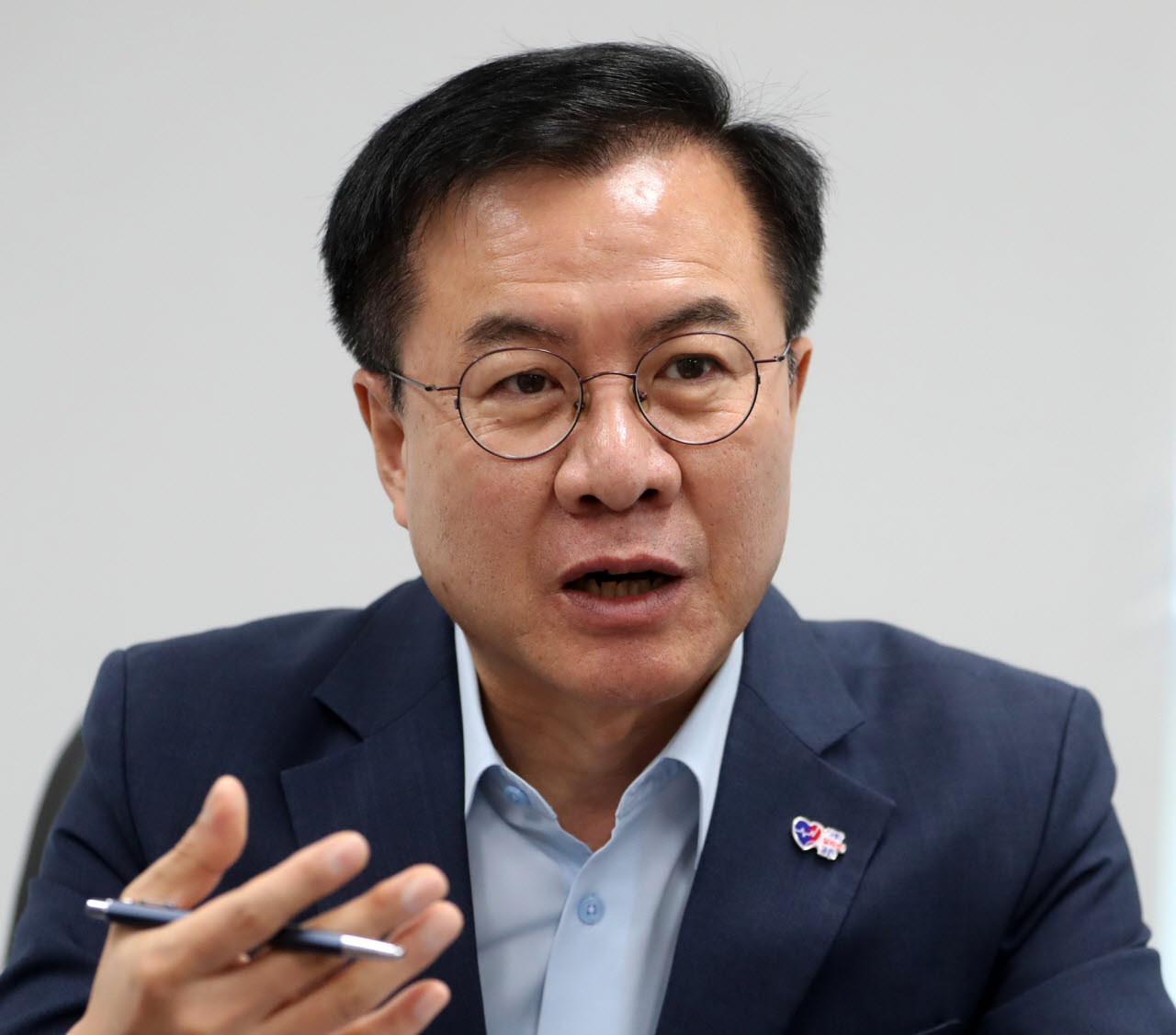 윤영덕 신용정보협회장이 지난달 12일 서울 영등포구 신용정보협회 사무실에서 이데일리와 인터뷰를 하고 있다.(사진=김태형 기자)