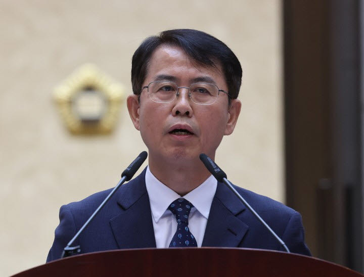 이흥구 대법관이 7일 서울 서초구 대법원에서 열린 퇴임 행사에서 퇴임사를 하고 있다. (사진=연합뉴스)