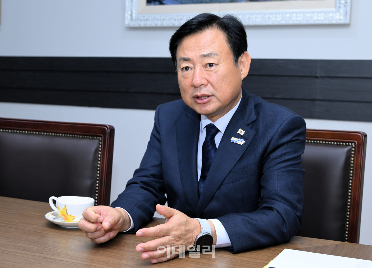 신동화 시장이 동구릉 역사문화특구 조성 계획을 설명하고 있다.(사진=구리시)