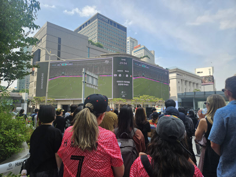 신세계 백화점 명동점(사진=이데일리 김정유 기자)