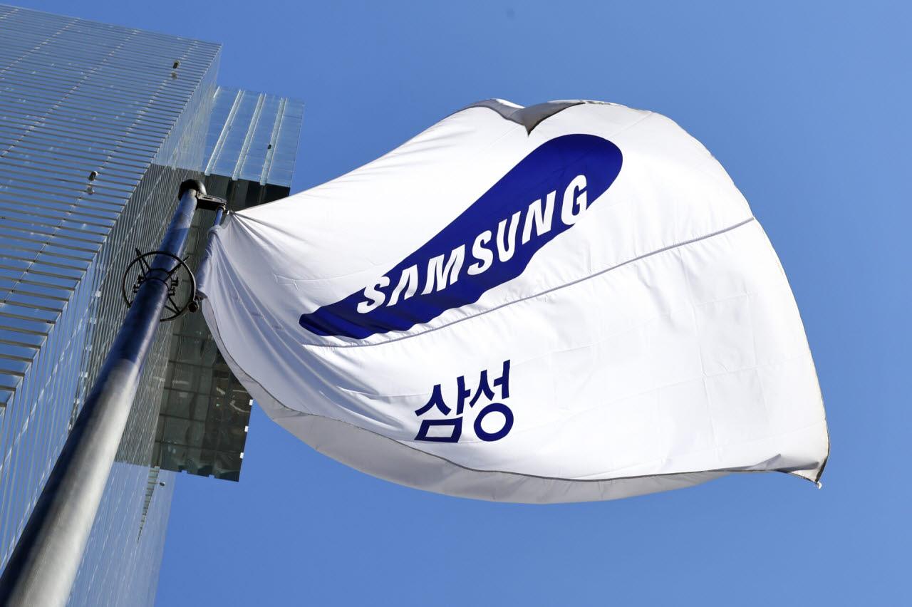 8일 업계에 따르면 삼성전자는 ASML이 주도하는 12인치 대형 포토마스크 컨소시엄에 참여해 관련 기술 개발과 표준 전환을 추진한다. (사진=연합뉴스)