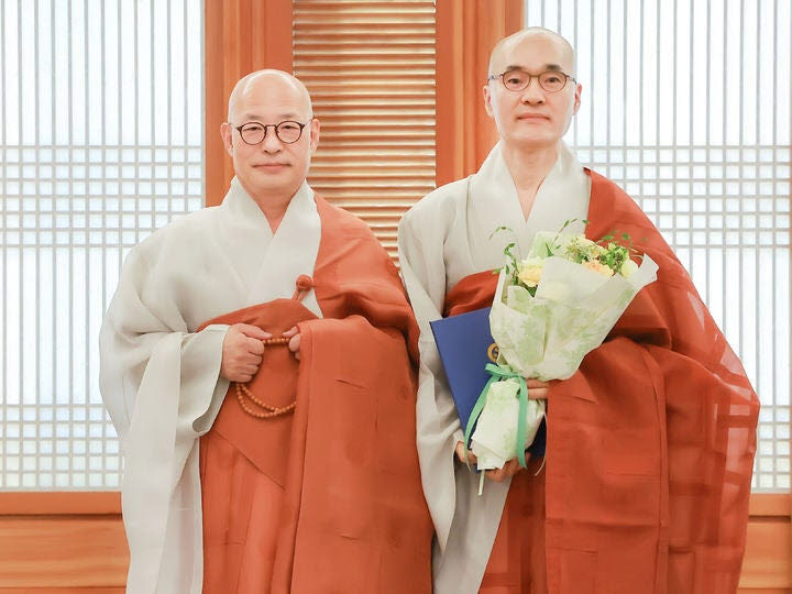 왼쪽부터 진우스님과 인광스님(사진=대한불교조계종)