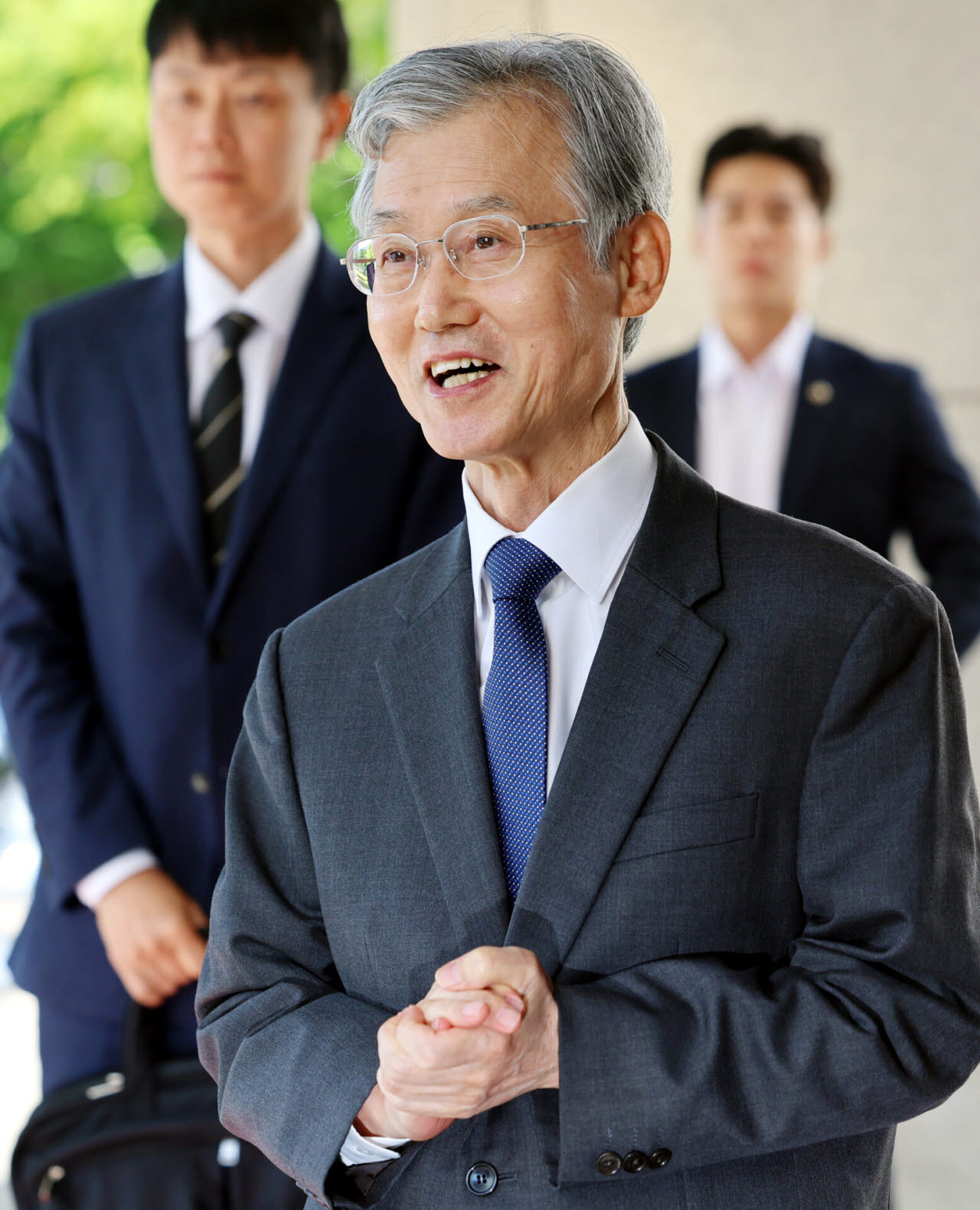 조희대 대법원장이 8일 오전 서울 서초구 대법원으로 출근하며 발언하고 있다. (사진 = 뉴시스)