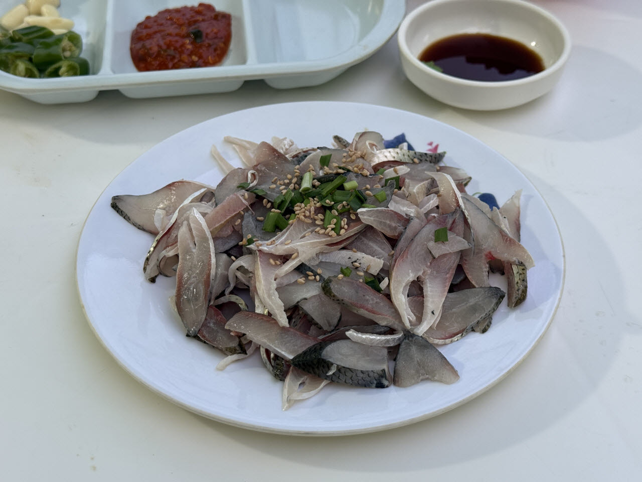 삼천포항 자연산 전어축제의 전어회.(사진=이데일리DB)