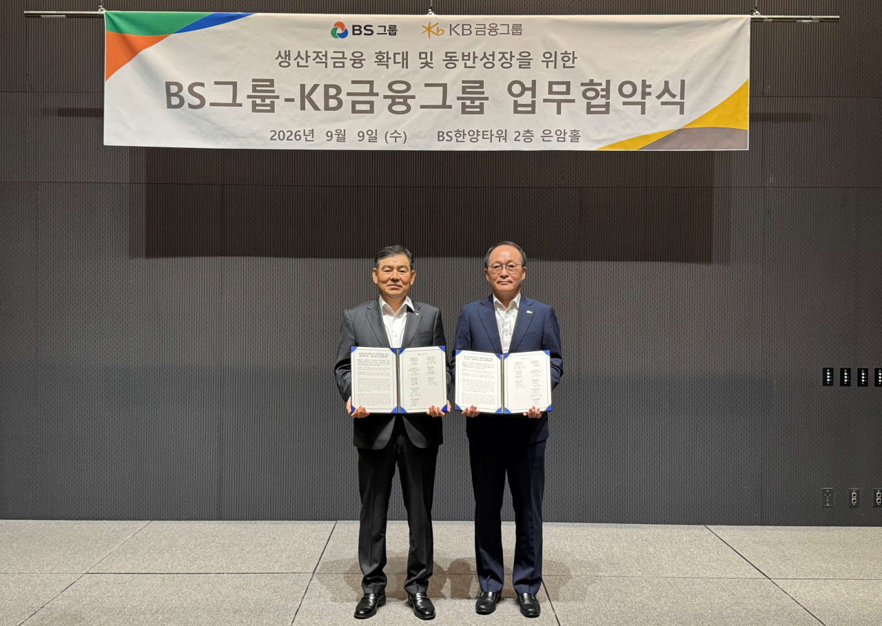 김성현 KB금융지주CIB마켓부문장(왼쪽), 강순배 BS그룹 재무총괄 사장(사진=BS한양)
