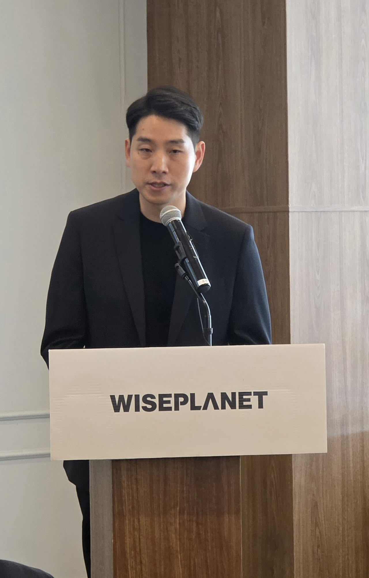 주경민 와이즈플래닛컴퍼니 대표가 9일 서울 여의도 모처에서 기자간담회를 열고 성장 전략과 비전을 발표하고 있다. (사진=와이즈플래닛컴퍼니)