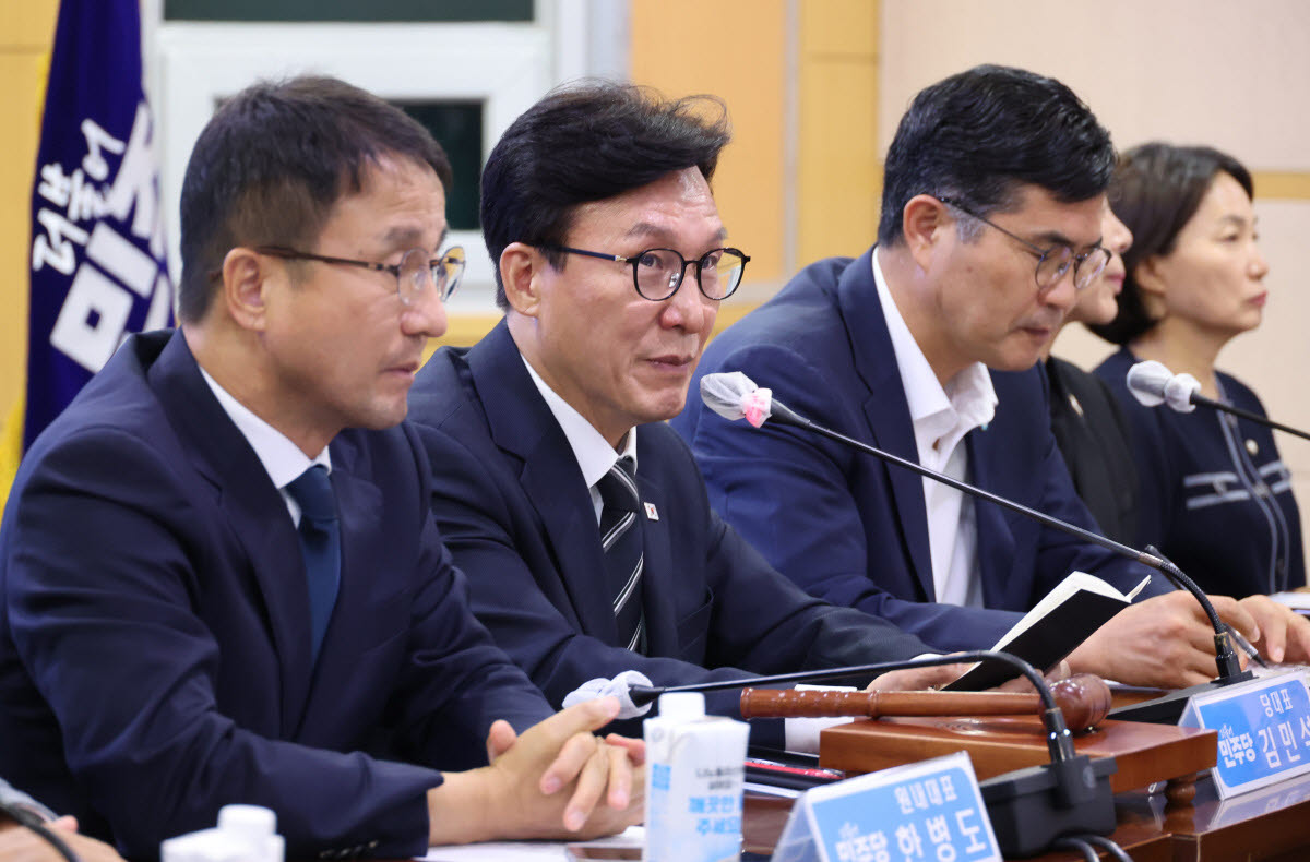 김민석 더불어민주당 대표가 9일 전북도청에서 열린 현장 최고위원회의에서 발언하고 있다.(사진=연합뉴스)