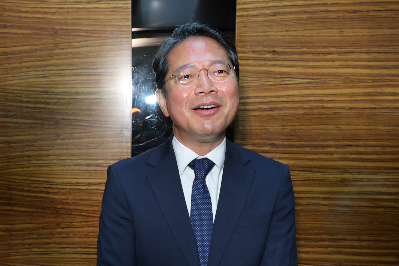 김승원 법무부 장관 후보자가 8일 서울 종로구 적선현대빌딩에 마련된 인사청문회 준비 사무실로 출근하고 있다. (사진=연합뉴스)
