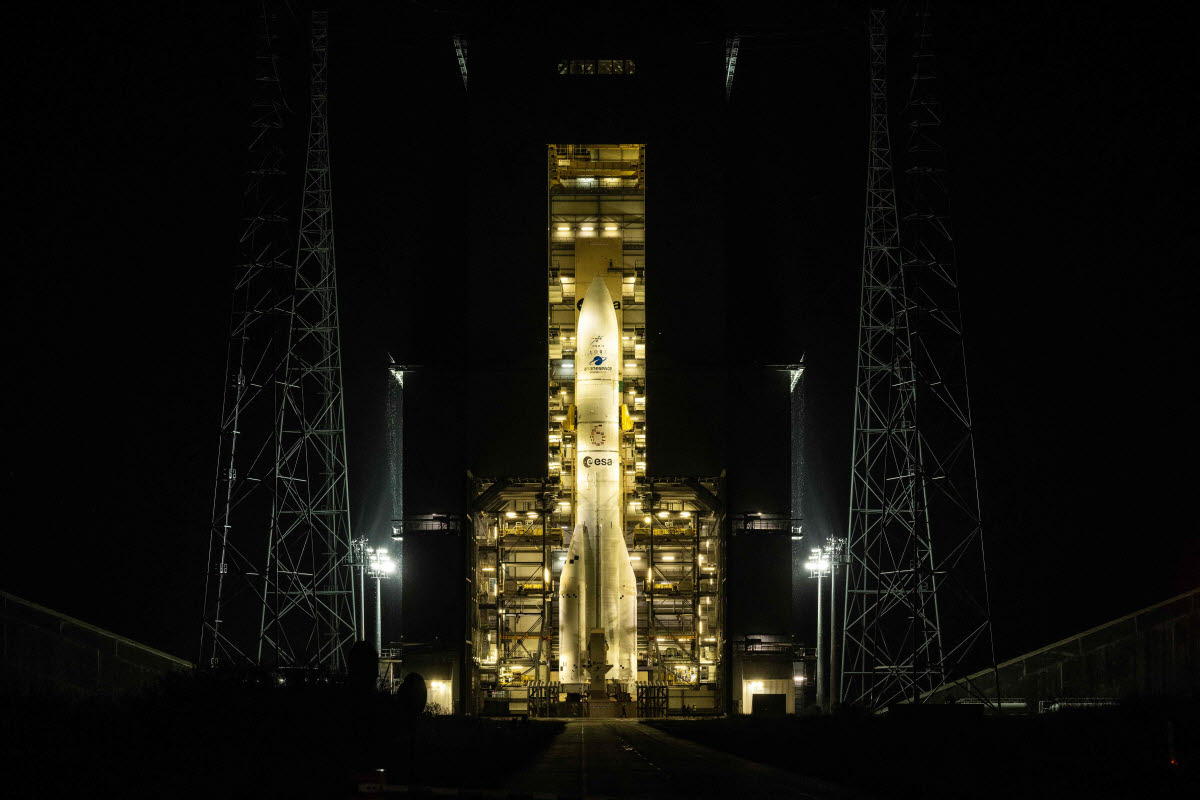 프랑스령 기아나의 쿠루에 위치한 기아나 우주 센터에서 첫 발사를 앞두고 있는 유럽우주국(ESA)의 위성 발사체 아리안 6호 로켓의 모습 (사진=AFP)