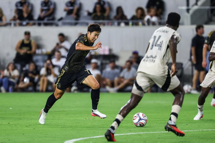 LAFC 손흥민이 공을 드리블 하고 있다. 사진=AP PHOTO