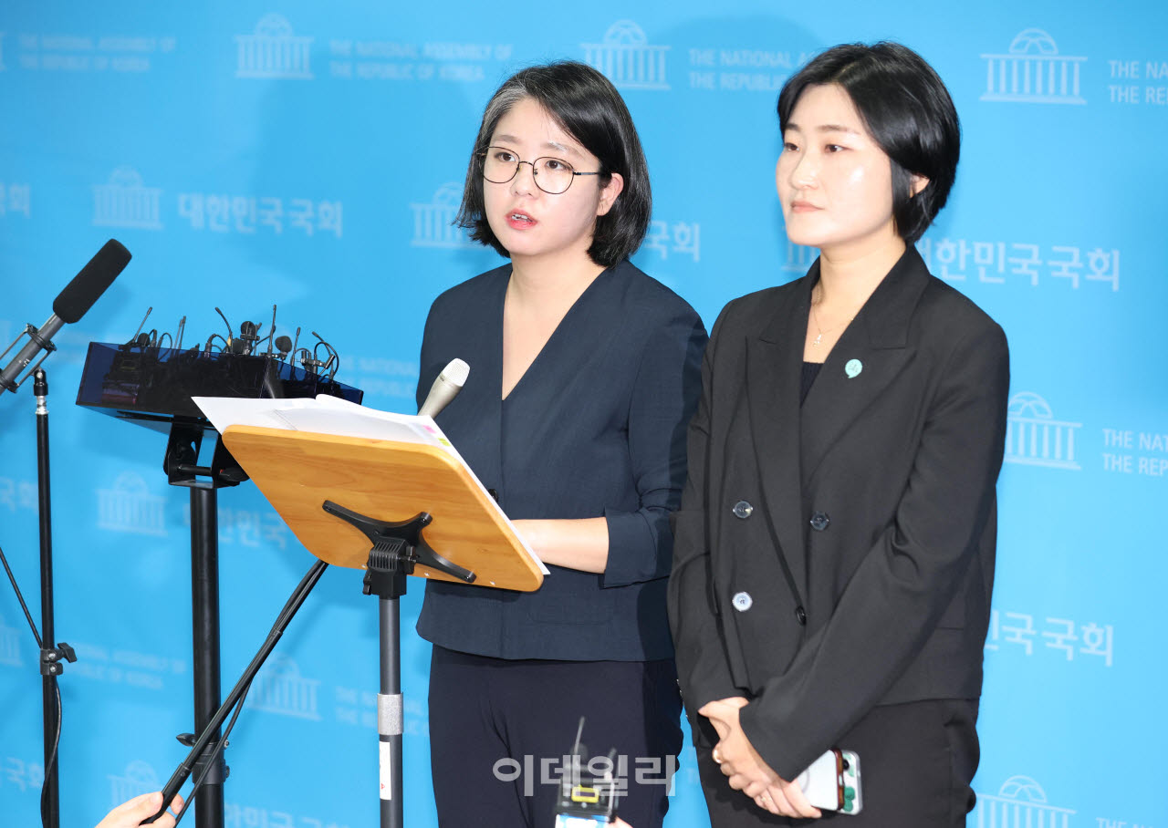 [이데일리 노진환 기자] 용혜인 성평등가족부 장관 후보자가 10일 서울 여의도 국회 소통관에서 열린 기자회견에서 취재진의 질문에 답하고 있다.