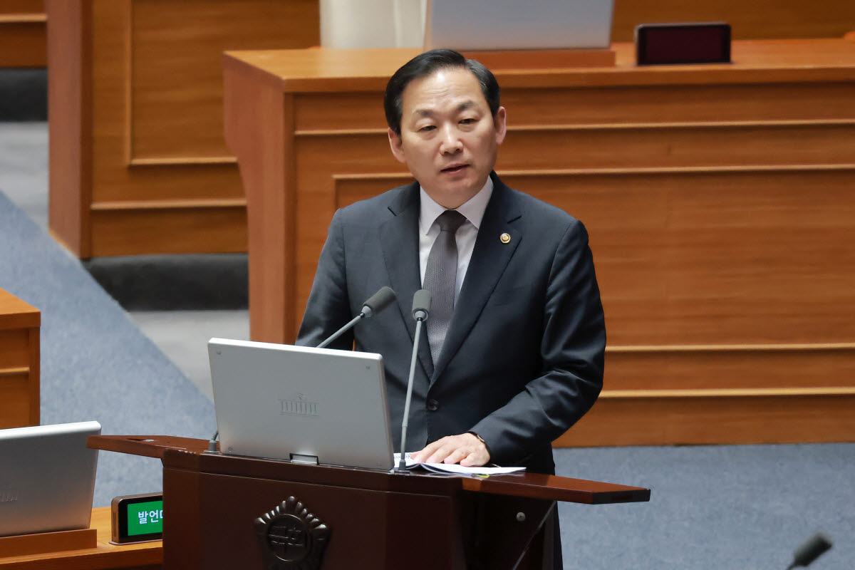 이두희 국방부 차관이 10일 국회에서 열린 제439차 정기회 6차 본회의 외교ㆍ통일ㆍ안보 분야 대정부질문에서 답변을 하고 있다.[연합뉴스 제공]