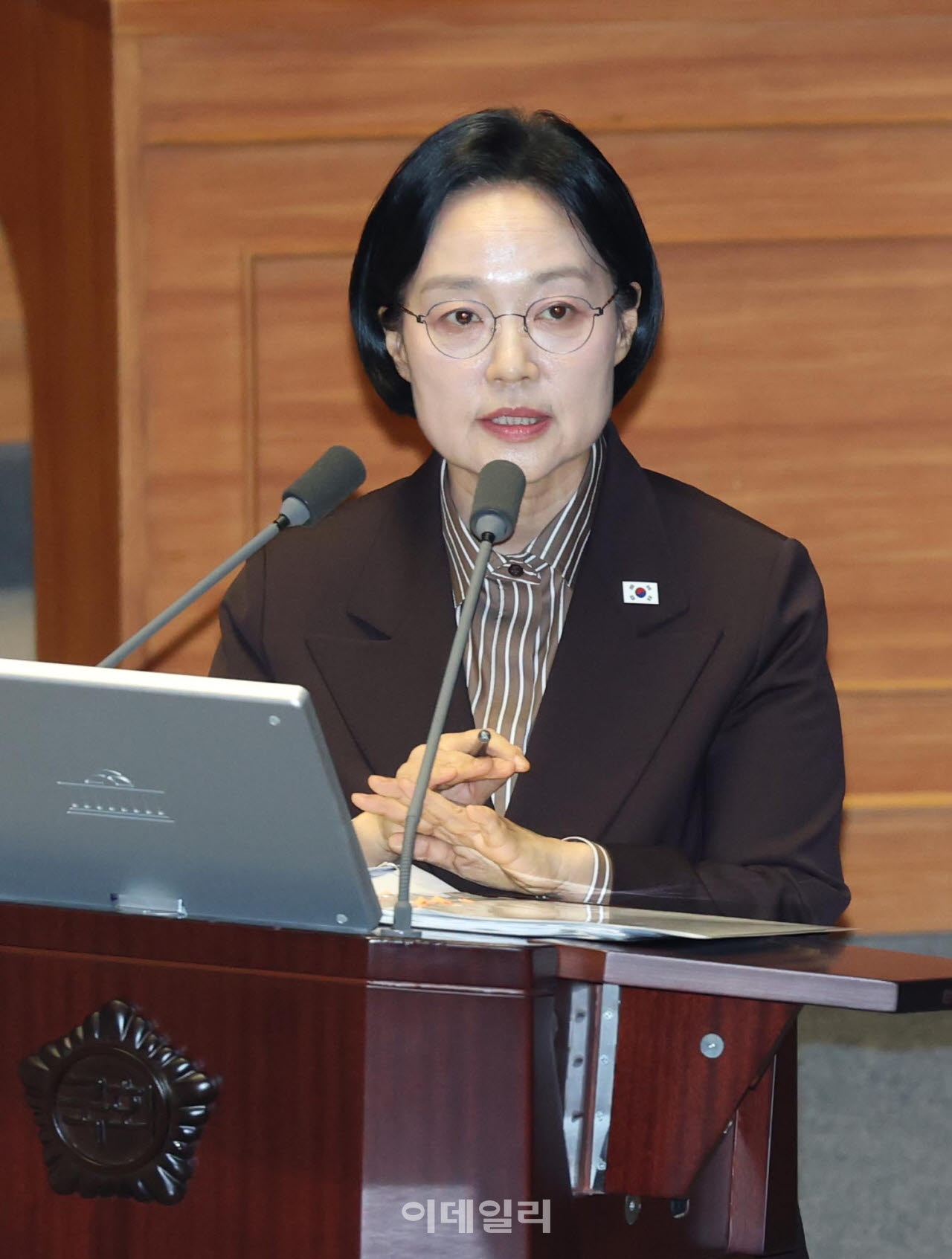 한성숙 국무총리가 9일 서울 여의도 국회에서 열린 제439회국회(정기회) 제5차 본회의에서 정치에 관한 대정부질문에 답하고 있다. (사진=노진환 기자)