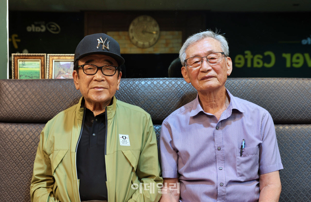 고흥군노인복지관에서 만난 김성식(94), 이영두(90) 어르신은 장수의 비결로 특별한 비법이 아닌 평범하지만 규치적인 생활을 꼽았다.