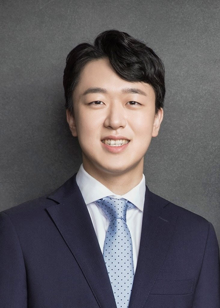 농심 신동원 회장의 장남이자 오너 3세인 신상열 부사장이 13일 결혼한다. (사진=농심).