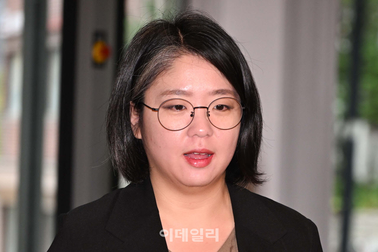 [이데일리 방인권 기자] 용혜인 성평등가족부 장관 후보자가 9일 서울 서대문구 한국청소년활동진흥원에 마련된 인사청문회 준비 사무실로 출근하고 있다.