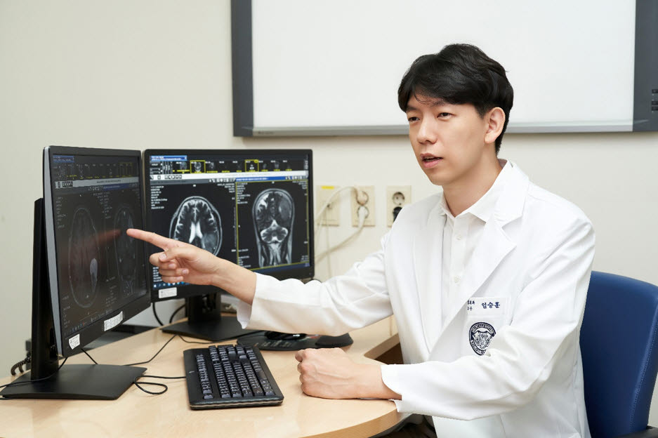 '양성 뇌종양도 안심 금물' 위치와 크기가 치료 결정의 핵심