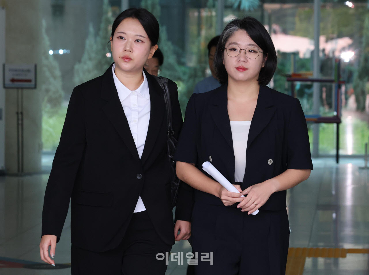 [이데일리 노진환 기자] 용혜인 성평등가족부 장관 후보자가 13일 서울 여의도 국회 소통관에서 사퇴 발표 기자회견을 마친 후 소통관을 나서고 있다.