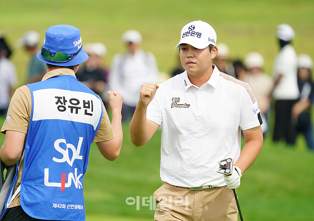 [포토] 장유빈, 나이스 버디로 산뜻하게 출발